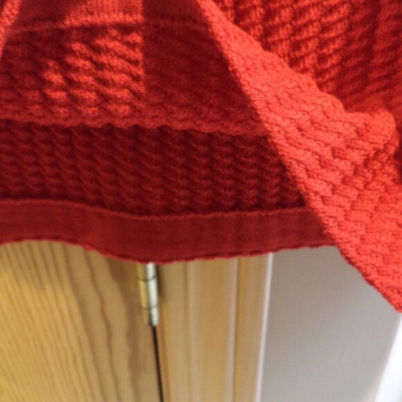 St. John Knit Pencil RED Skirt ~ Size: 6 Excellent Condition and Appearance - Picture 6 of 9